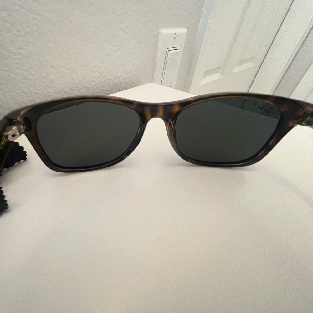 RAY-BAN NEW WAYFARER Sunglasses - Picture 4 of 8